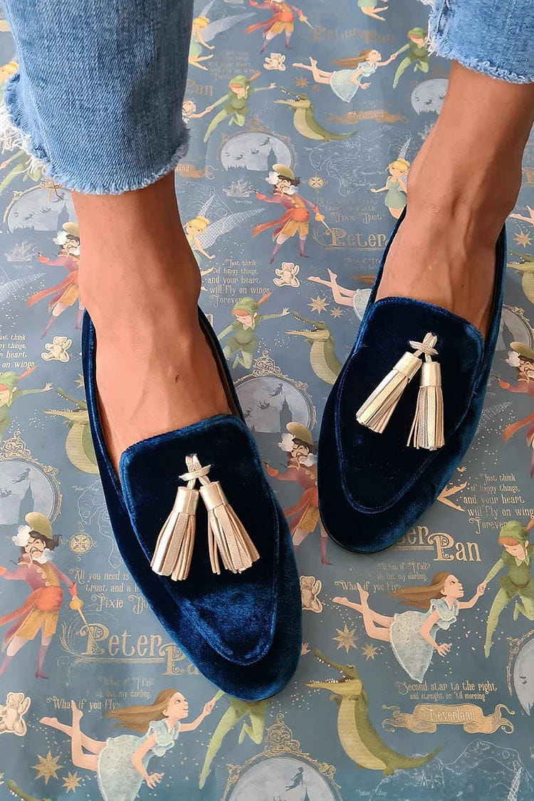 Mocasines de elegancia de medianoche con borlas color champán