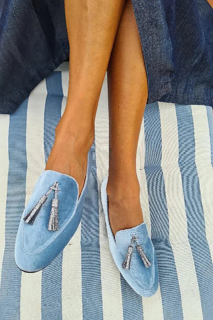 Zapatilla con borla plateada