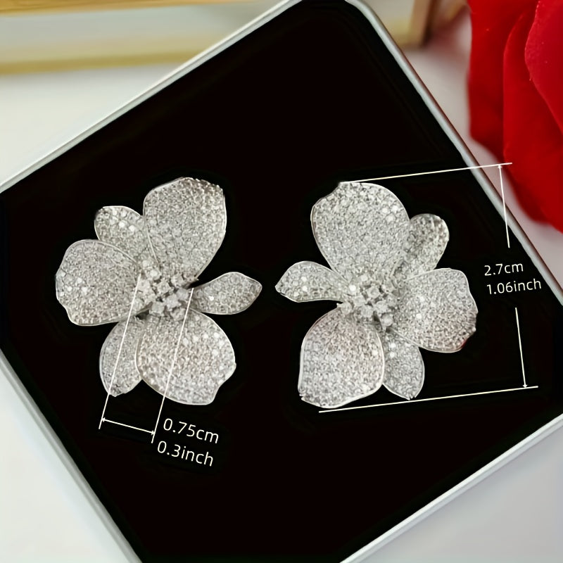 Élégante puce d'oreille fleur scintillante en zircone