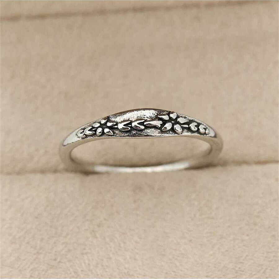 Vintage Carved Plant Flower Decorated Ring