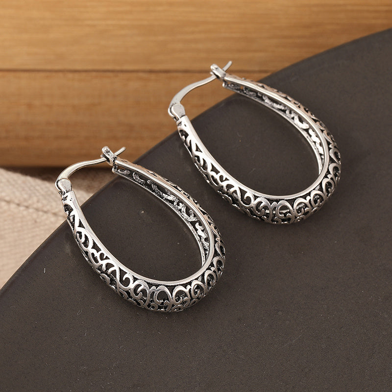 Pendientes de aro elegantes con volutas retro
