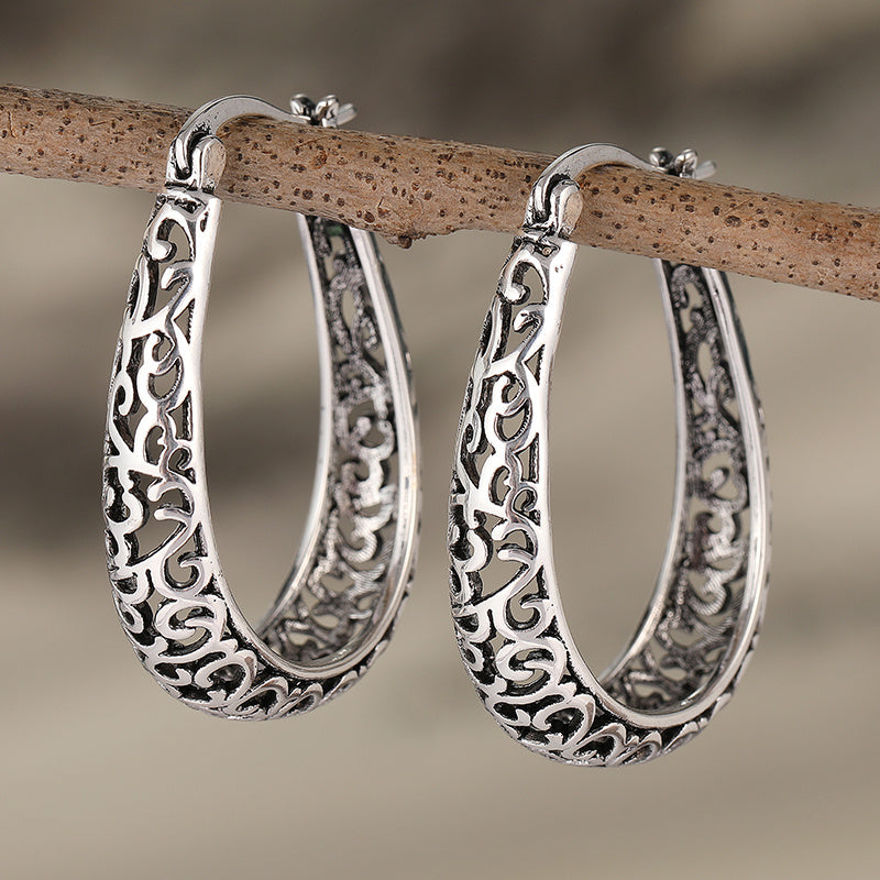Pendientes de aro elegantes con volutas retro