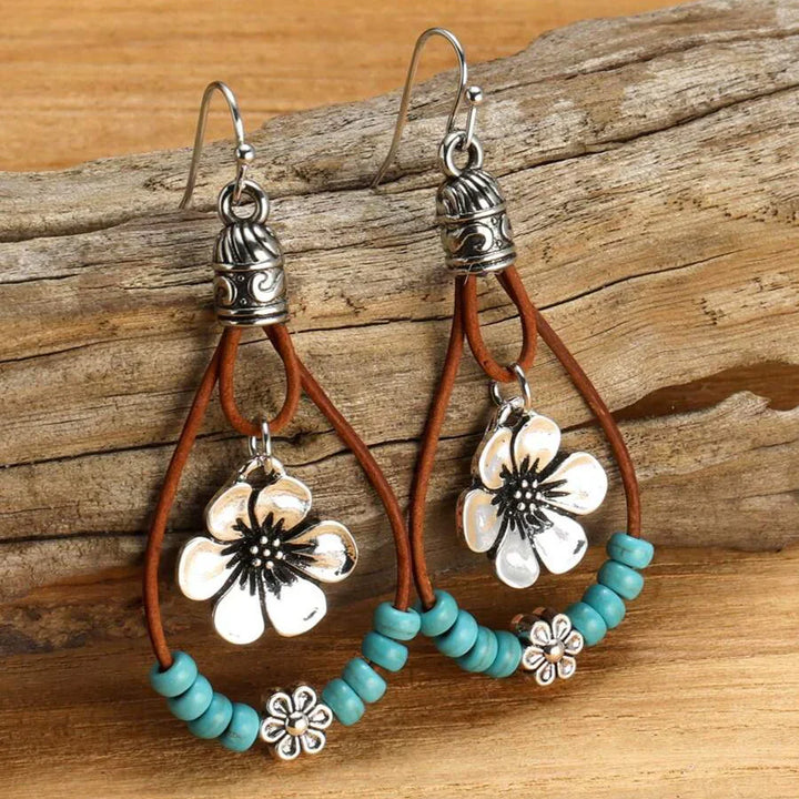 Pendientes colgantes bohemios con cuentas de turquesa y flor de ciruelo