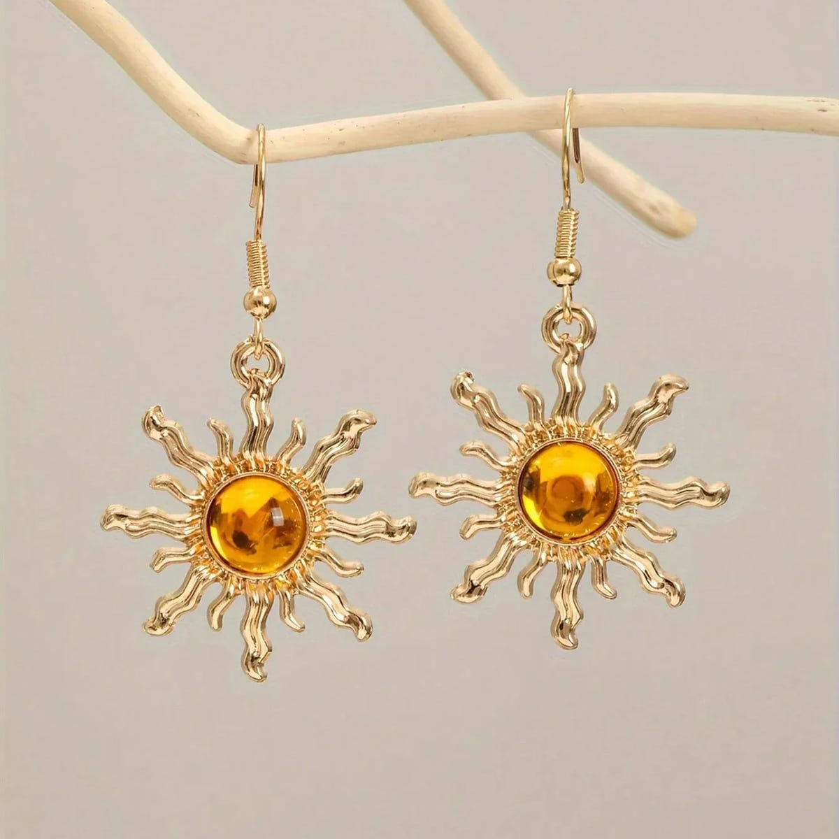 Pendiente colgante acrílico dorado con girasol barroco, estilo bohemio