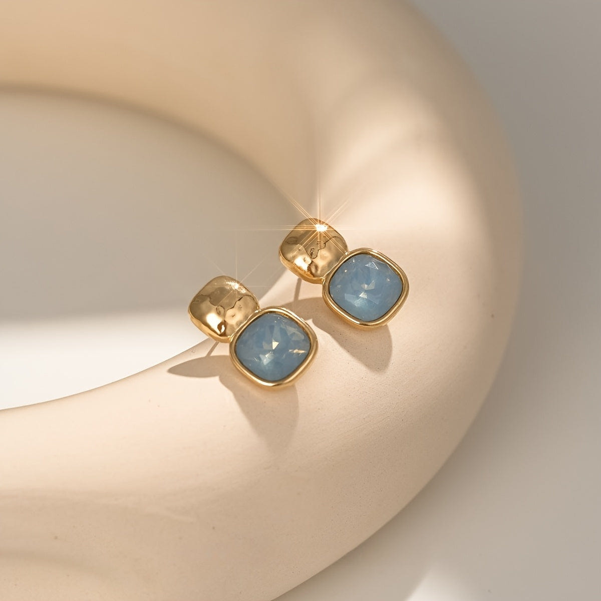 Pendientes geométricos cuadrados vintage en tono dorado