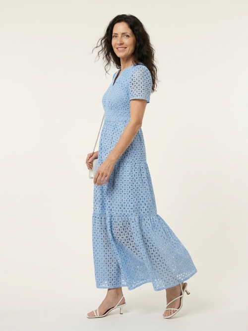 Brielle | Vestido midi escalonado de manga corta con escote en V