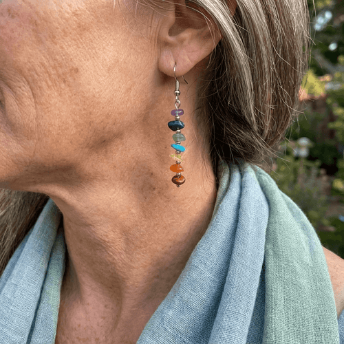 Boucles d'oreilles pendantes bohèmes et colorées en pierres naturelles