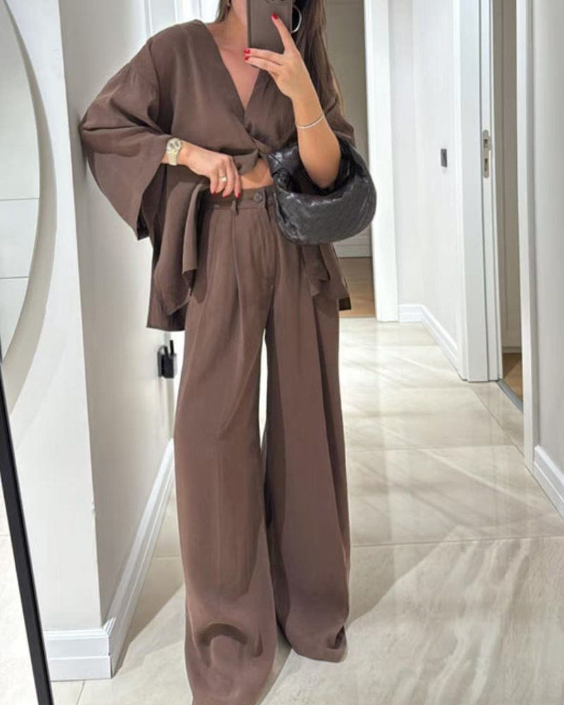 Conjunto de top con escote en V y pantalones Sienna