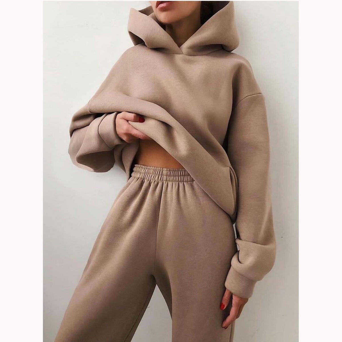 Traje informal de dos piezas con capucha de Sofia