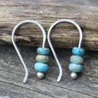 Pendientes artesanales con cuentas de turquesa colgantes