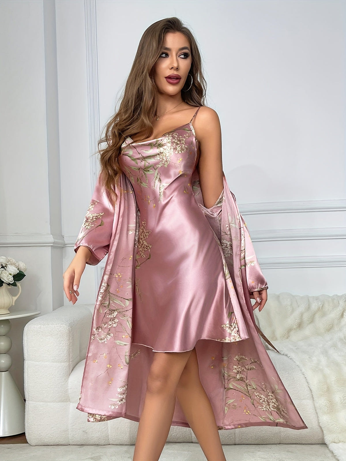 Rosalynn | Ensemble deux pièces en satin fleuri avec caraco et peignoir
