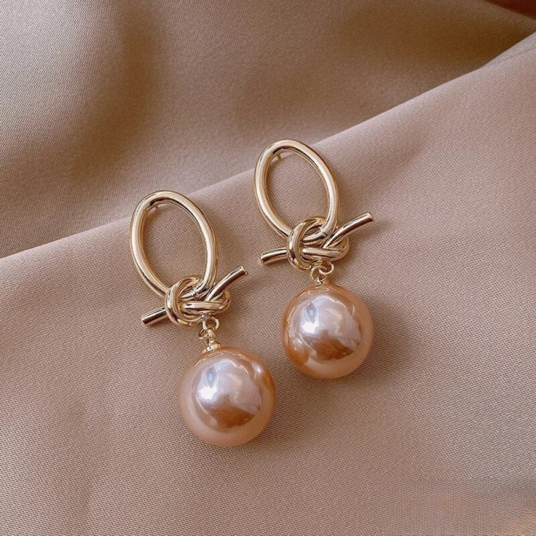 Pendientes colgantes elegantes de perla  