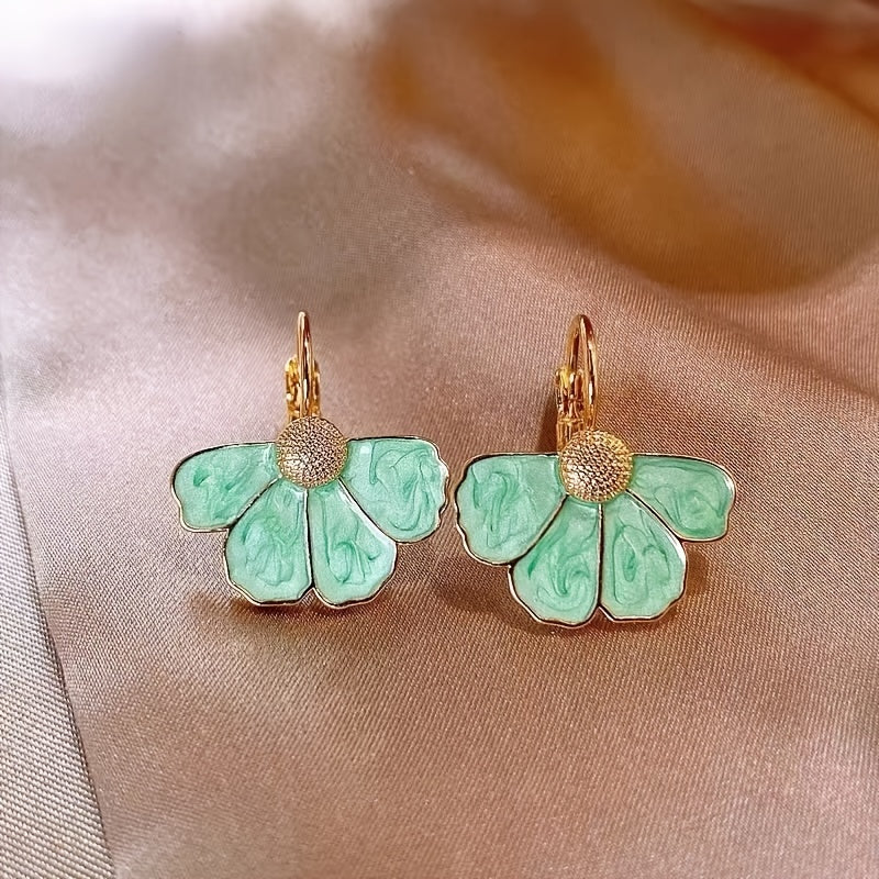 Pendientes colgantes elegantes con flor de cuatro pétalos esmaltada