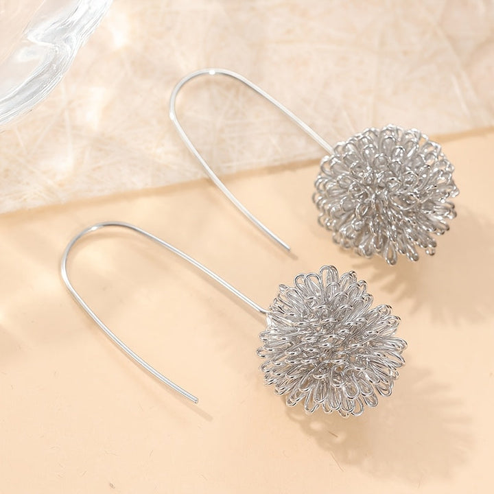Pendientes colgantes artesanales de alambre de plata con flores