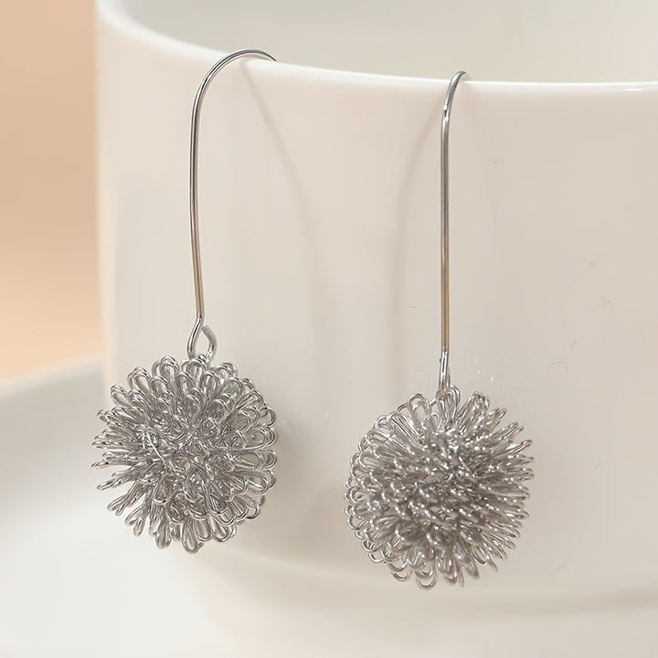 Pendientes colgantes artesanales de alambre de plata con flores