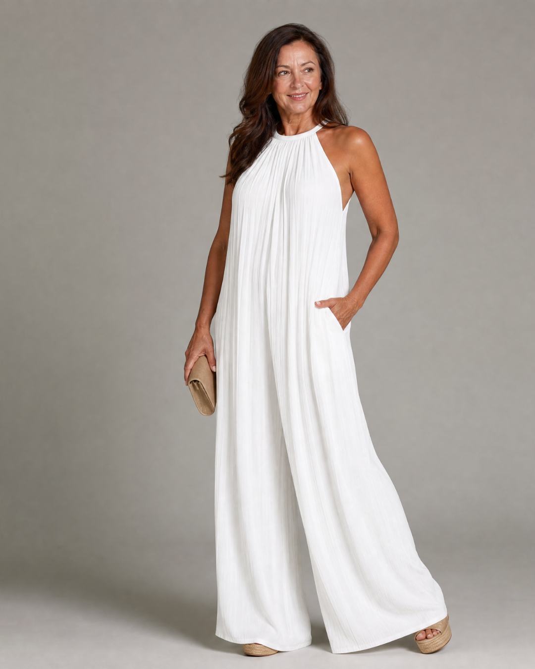 Sylvara | Mono holgado de pierna ancha con cuello halter plisado