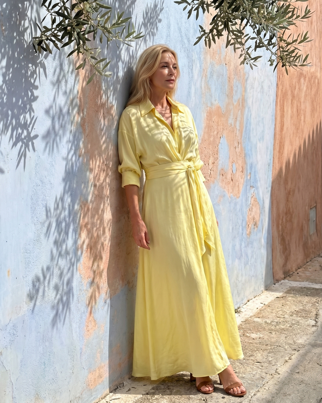 Zelith | Robe midi fluide à manches longues, col chemise et ceinture