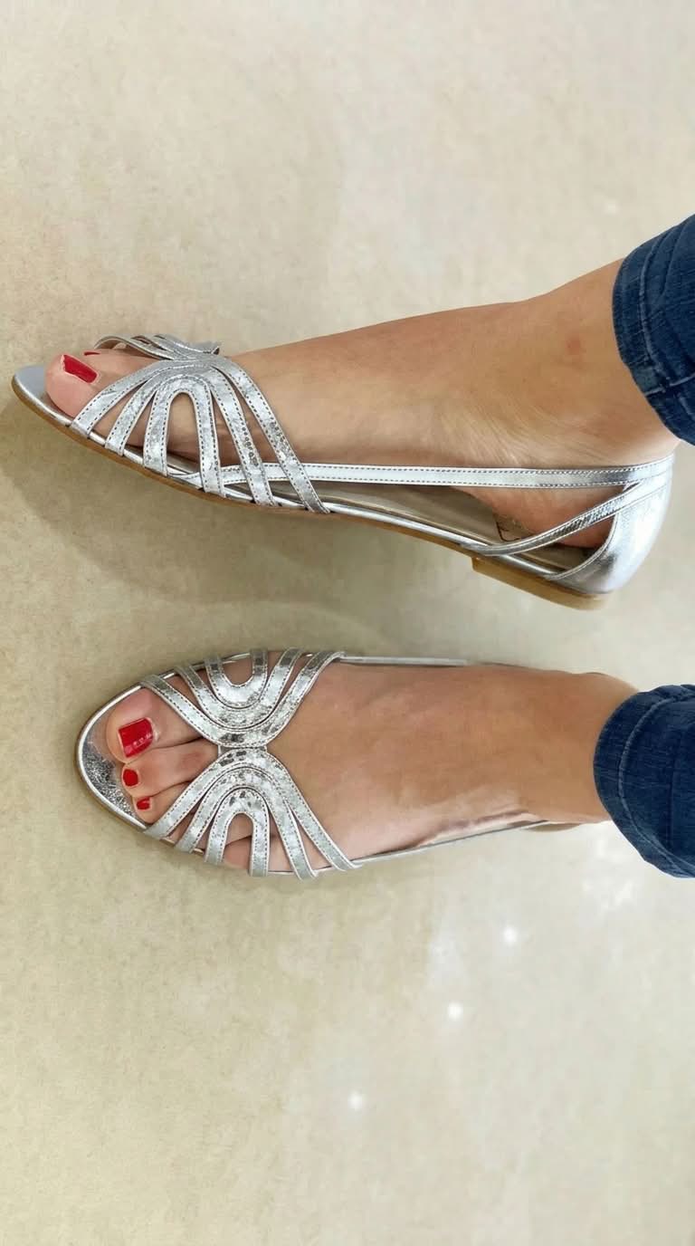 Eleonora | Sandalias doradas, luminosidad de verano
