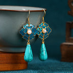 Elegantes pendientes vintage con diseño floral de turquesa y perla colgante