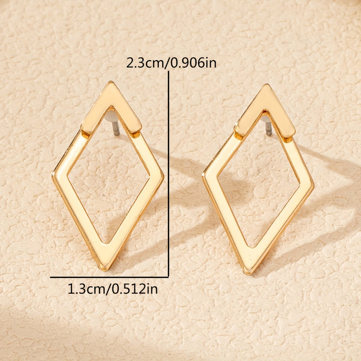 Pendientes geométricos chapados en oro con recortes