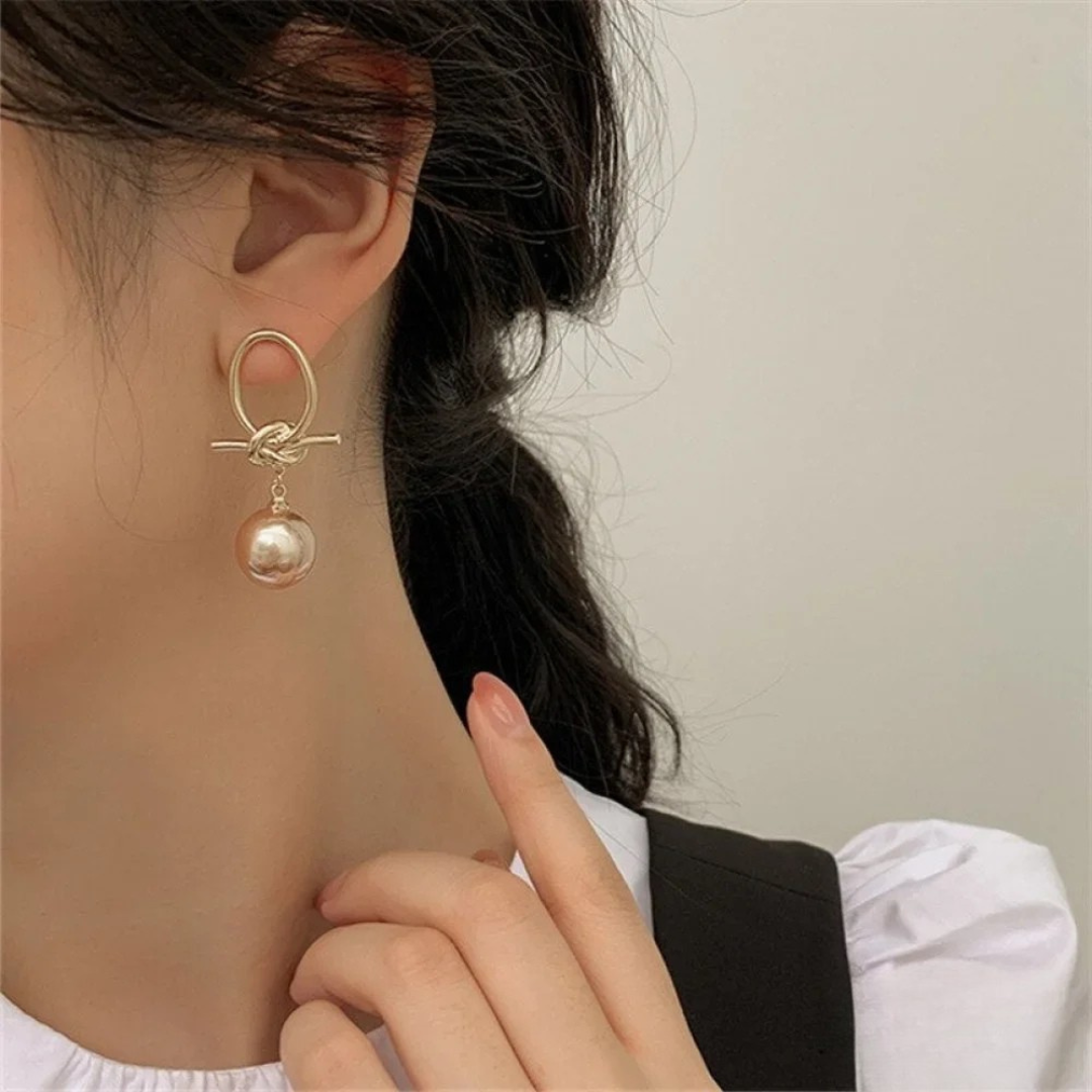 Pendientes colgantes elegantes de perla  