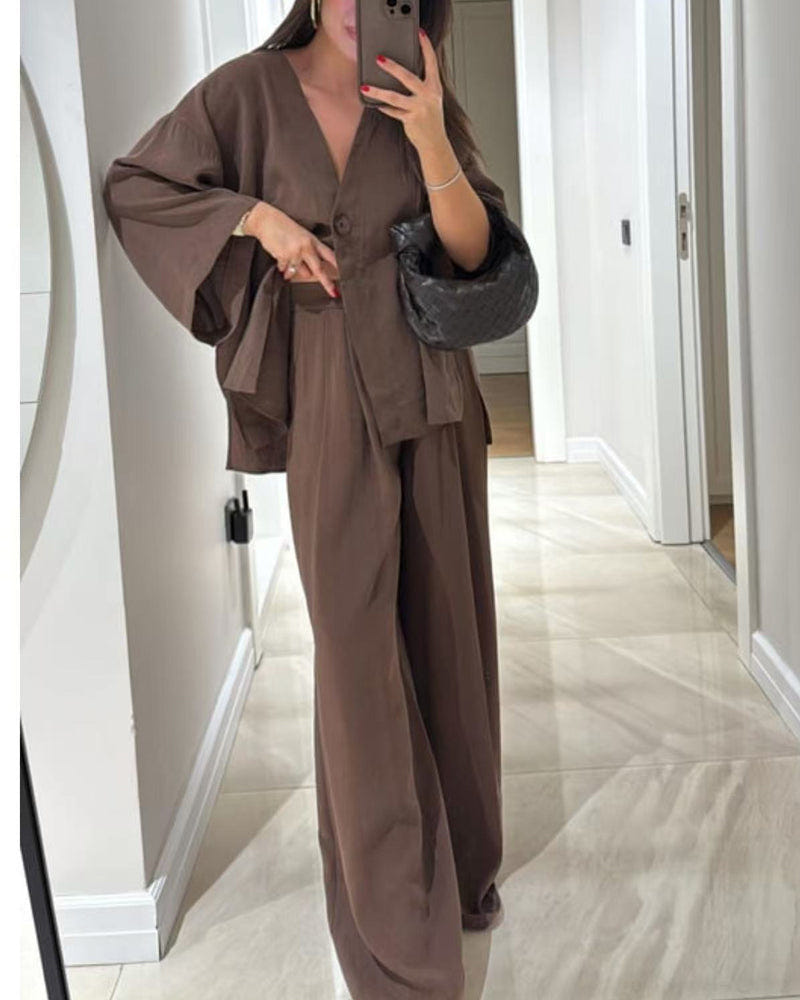 Conjunto de top con escote en V y pantalones Sienna