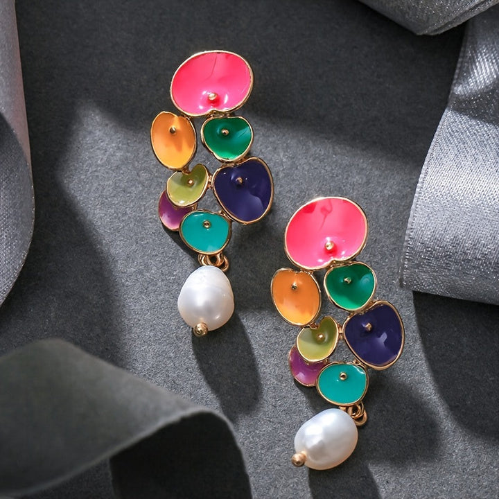 Pendientes colgantes florales esmaltados en verde con lágrima de jade  