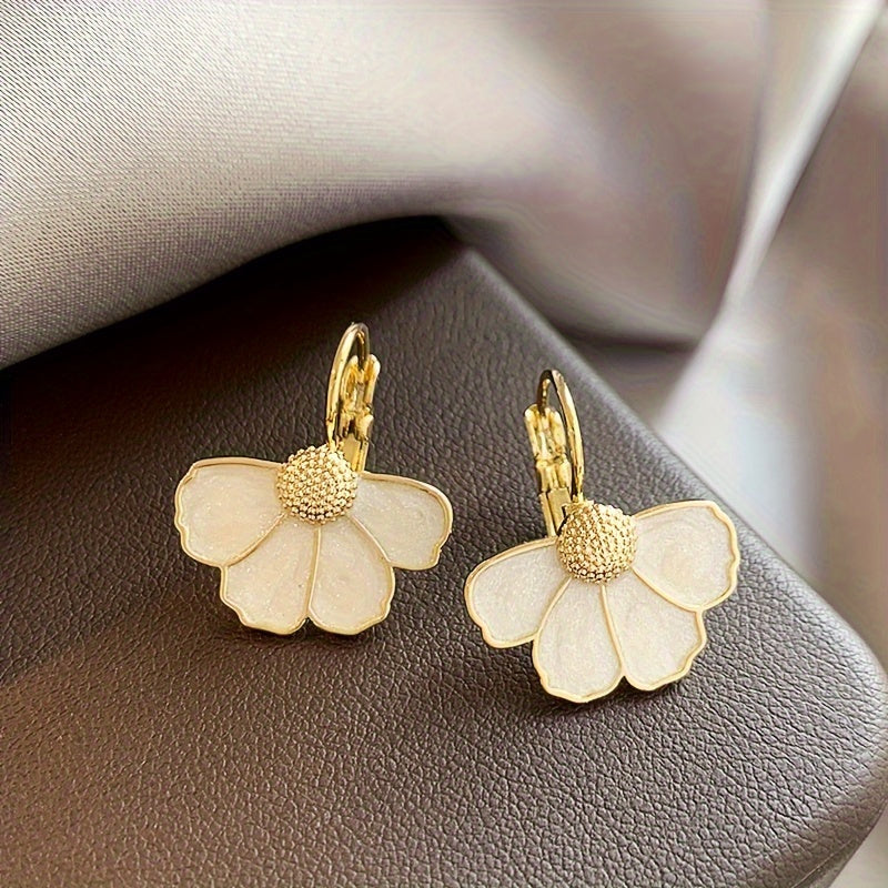 Pendientes colgantes elegantes con flor de cuatro pétalos esmaltada