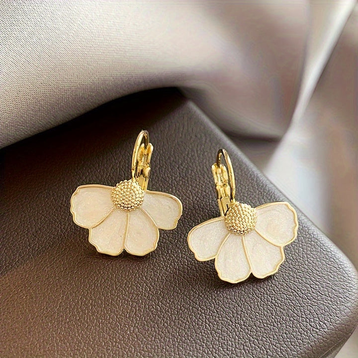 Pendientes colgantes elegantes con flor de cuatro pétalos esmaltada