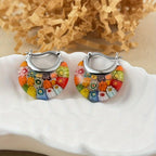 Pendientes de medio aro coloridos de millefiori