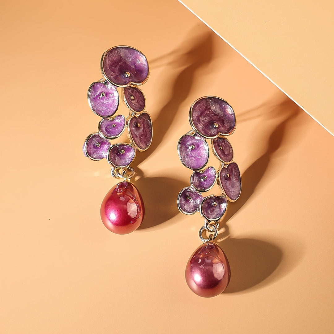 Pendientes colgantes florales esmaltados en verde con lágrima de jade  