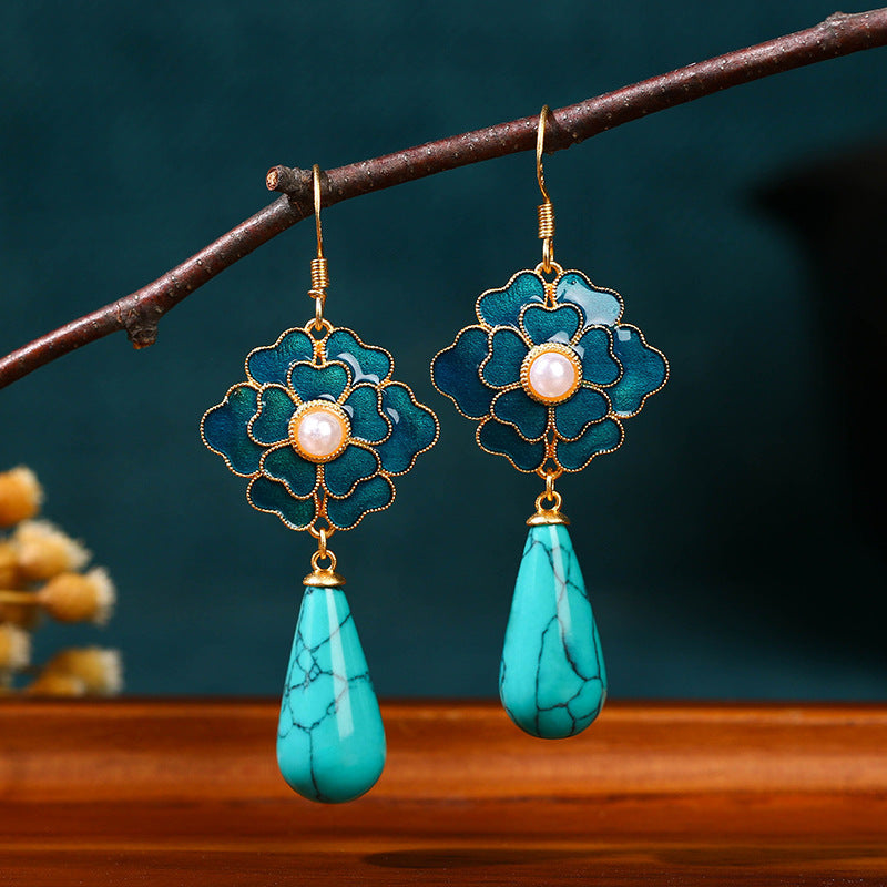 Elegantes pendientes vintage con diseño floral de turquesa y perla colgante