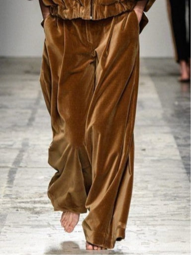 Conjunto de sudadera con capucha de terciopelo y pantalones Sienna