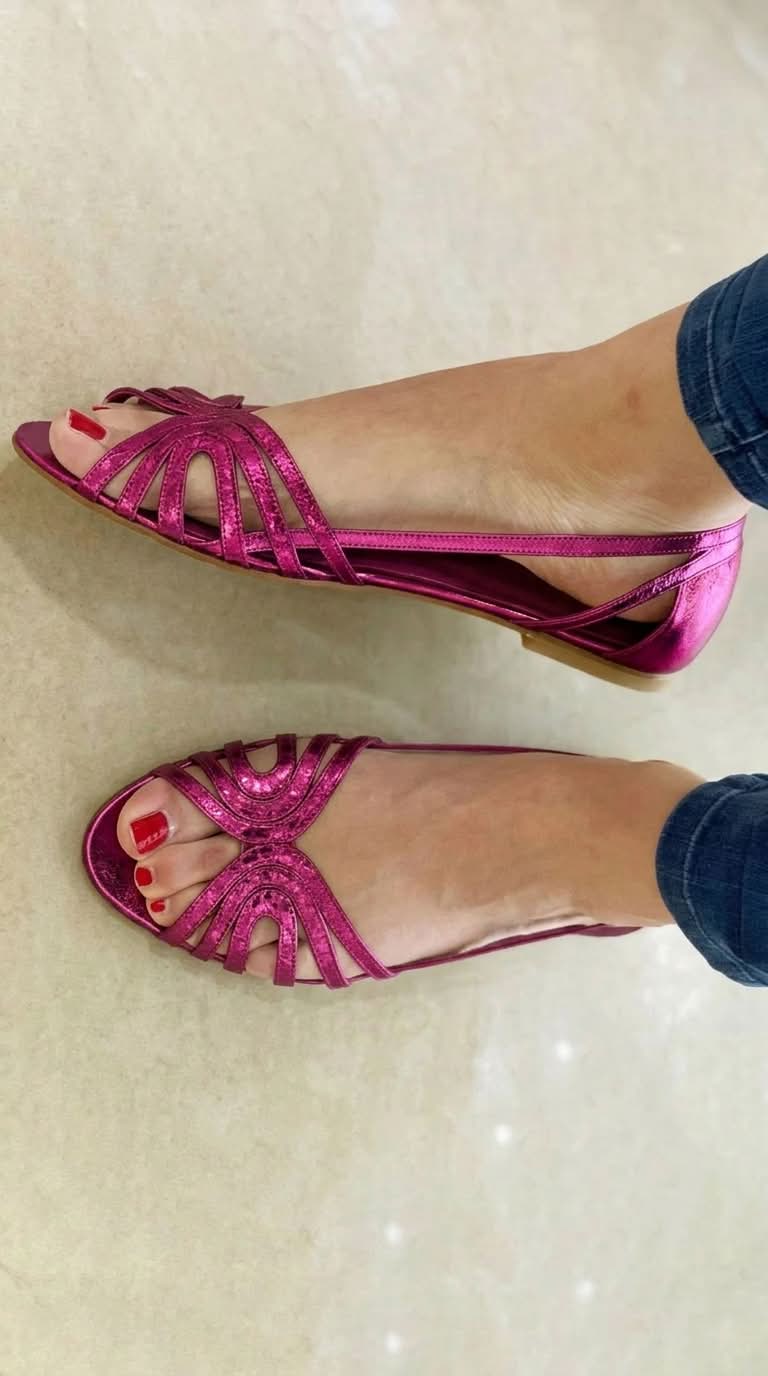 Eleonora | Sandalias doradas, luminosidad de verano