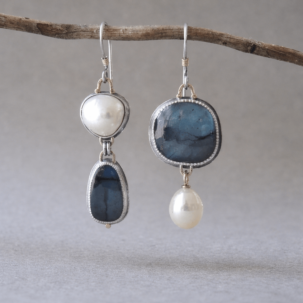 Boucles d'oreilles vintage avec perles et pierres bleues