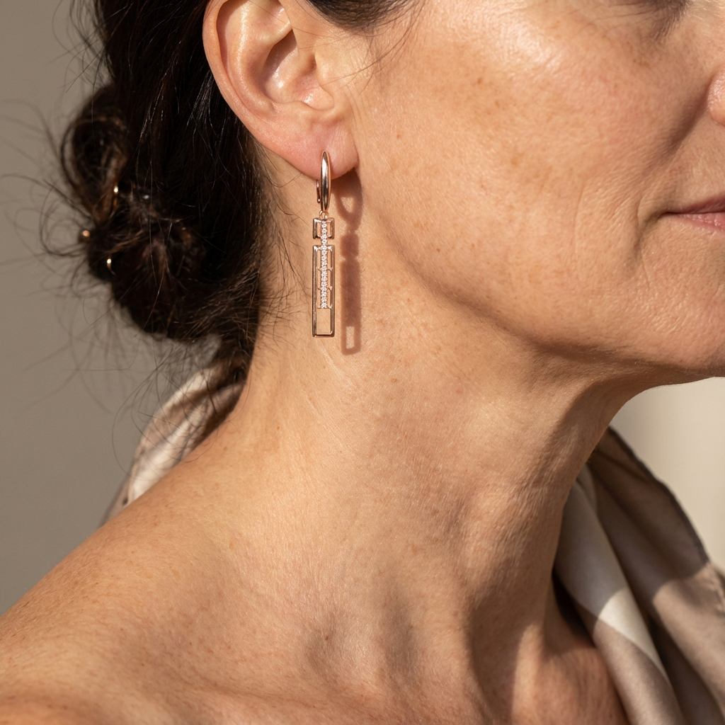 Pendientes rectangulares elegantes con cristales en color dorado