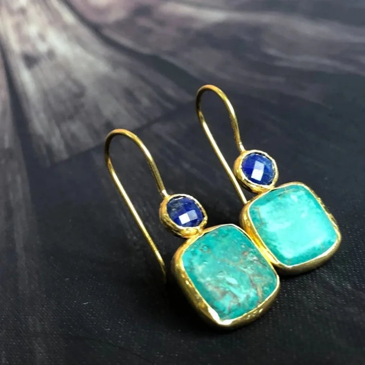 Pendientes vintage ornamentados de oro con turquesa