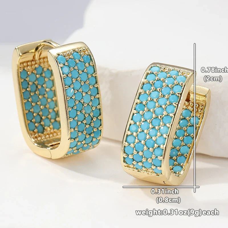 Pendientes huggie dorados con pavé de turquesa