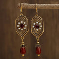 Brincos de gota art déco com granada dourada e pérolas