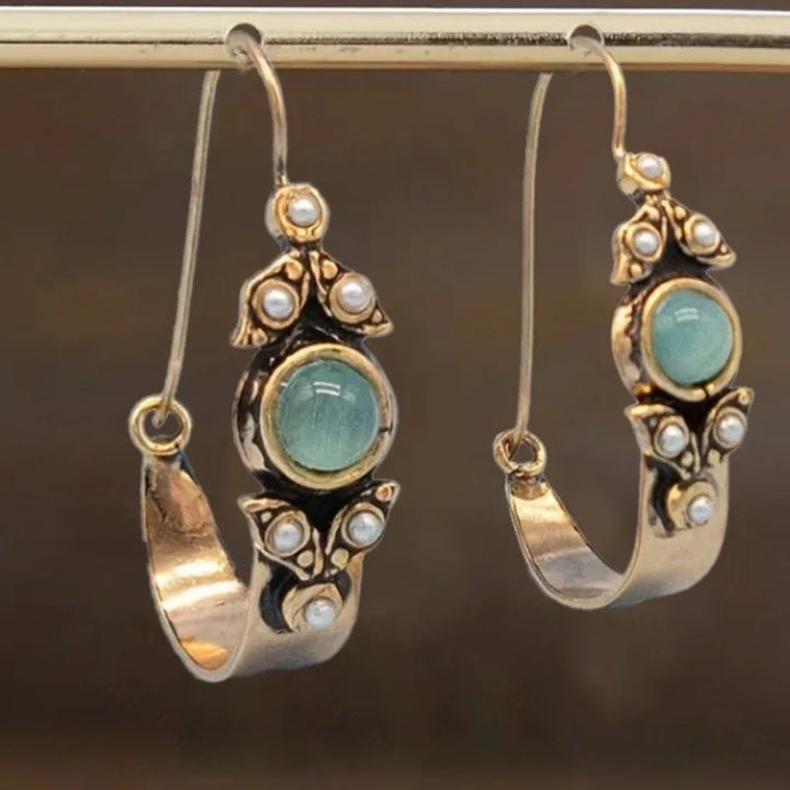 Pendientes vintage de aro con cabujón menta y perla
