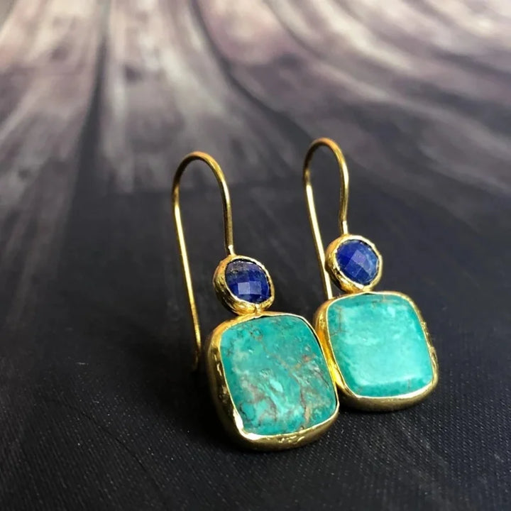 Pendientes vintage ornamentados de oro con turquesa