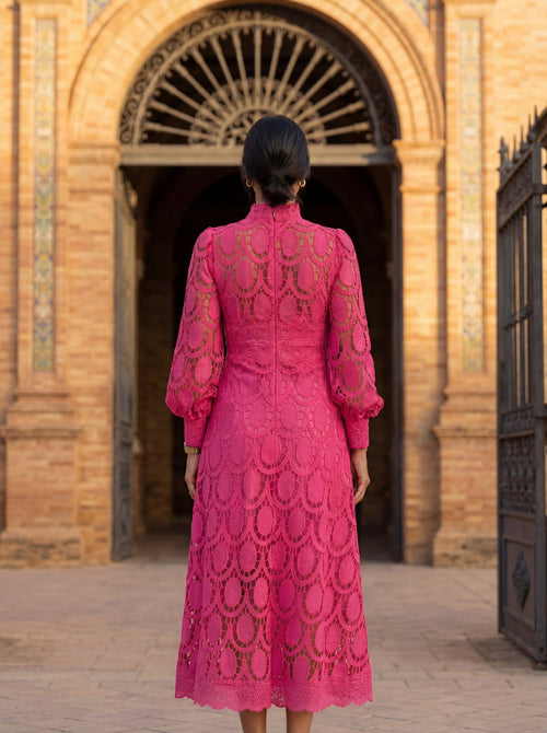 Carmona | Vestido de cuello alto y manga larga