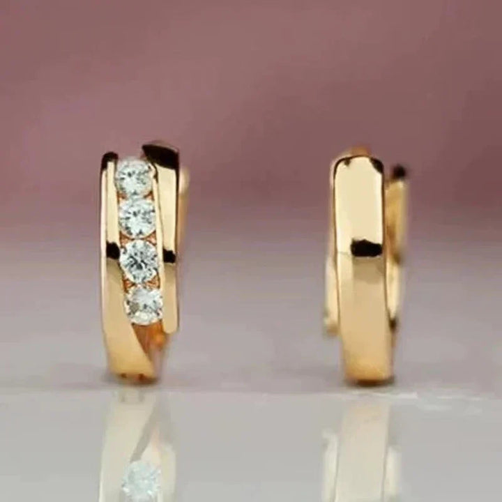 Pendientes elegantes de circonia dorada