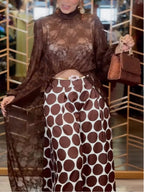Conjunto Sienna de blusa tipo robe de renda e calça de poá