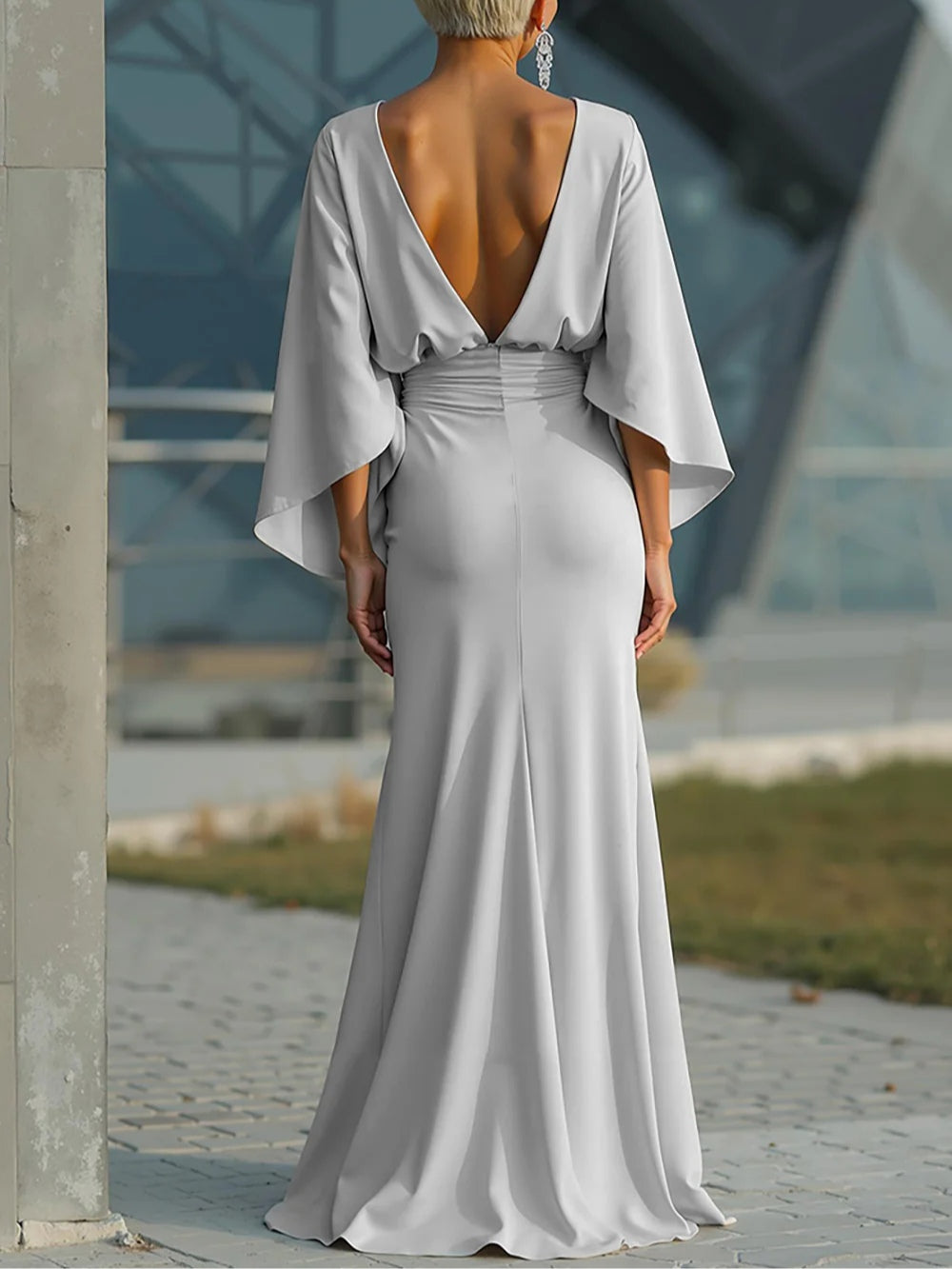 Clara | Vestido elegante sin espalda con escote en V y mangas