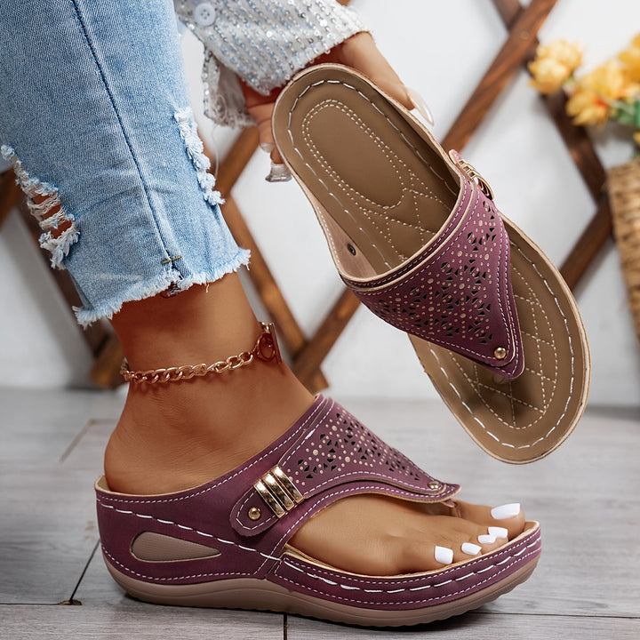 Wendy - Sandalias para caminar con ajuste relajado