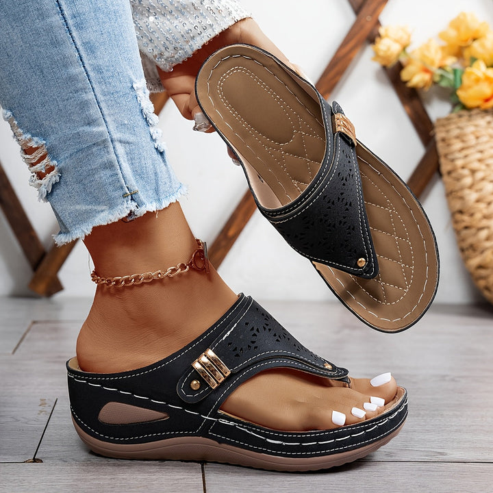 Wendy - Sandalias para caminar con ajuste relajado