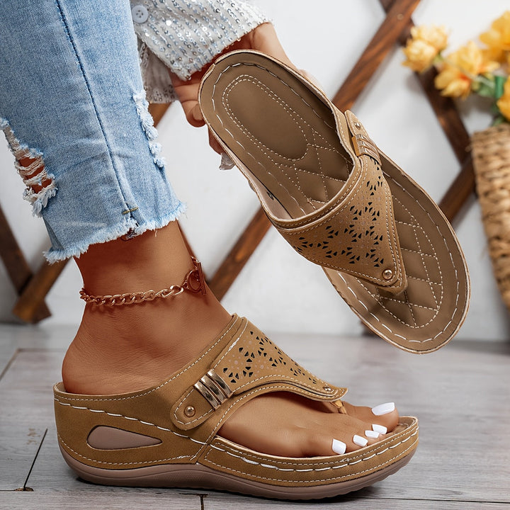 Wendy - Sandalias para caminar con ajuste relajado