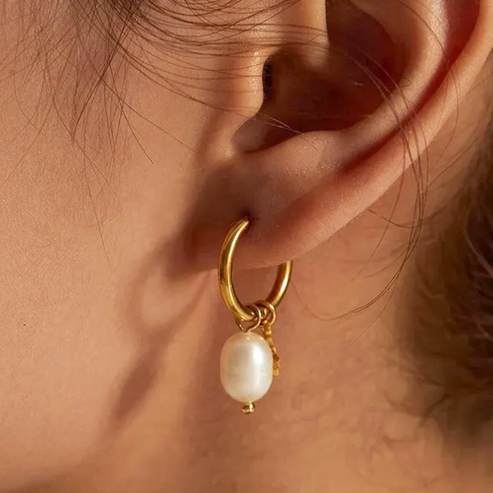 Pendientes de estrella con perla de agua dulce Silke en oro  