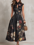 Patricia | Robe midi plissée en satin noir à fleurs